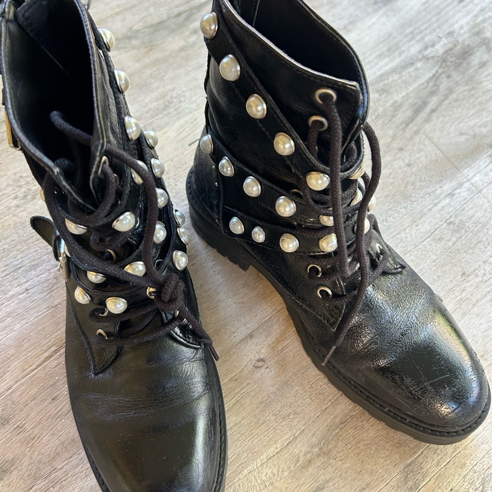 Black Pearl-Studded Women's Boots